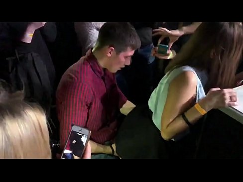❤️ Sexe réel dans une boîte de nuit russe. Jeune fille russe de 18 ans baisée dans l'anus et le vagin dans une boîte de nuit. ❤️ Vidéo de baise at fr.xsexshop.ru ﹏